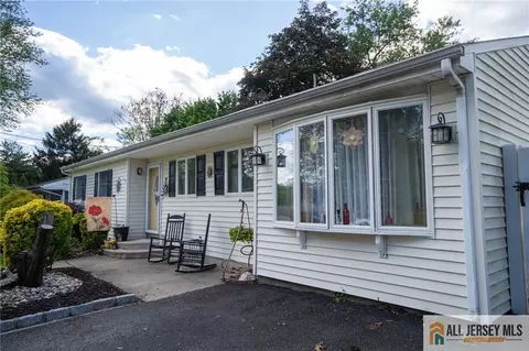 7 Cornell Rd, Parlin, NJ 08859 photo 2
