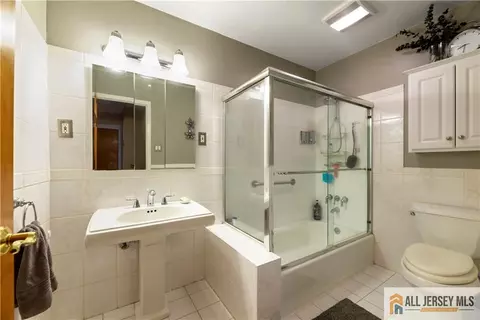 Bath - 14 Devon Rd, Edison, NJ 08820 photo 3 of 4