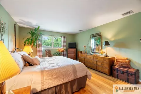 Bedroom - 14 Devon Rd, Edison, NJ 08820 photo 2 of 6