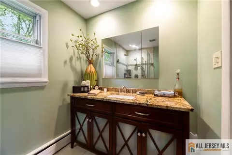 Bath - 14 Devon Rd, Edison, NJ 08820 photo 2 of 4