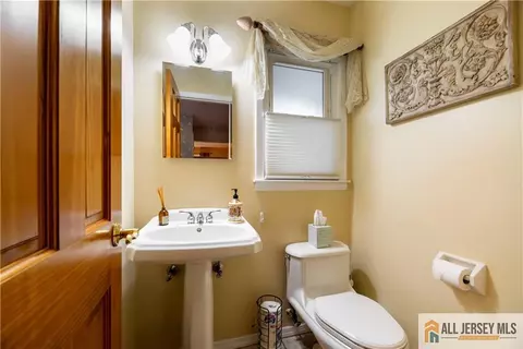 Entry Way - 14 Devon Rd, Edison, NJ 08820 photo 4 of 6