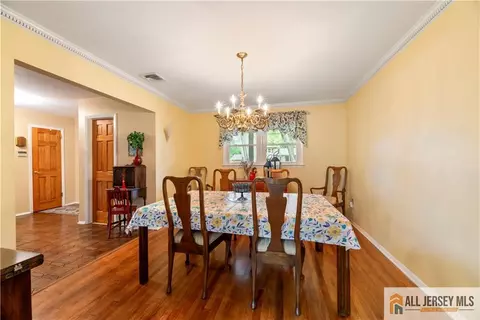 Dining - 14 Devon Rd, Edison, NJ 08820 photo 2 of 3