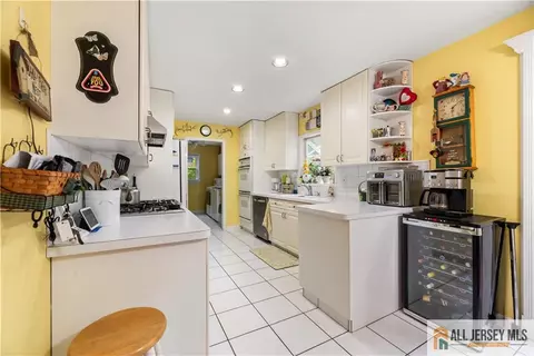 Kitchen - 14 Devon Rd, Edison, NJ 08820 photo 2 of 4