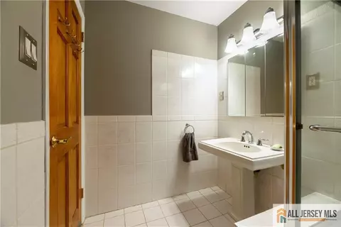 Bath - 14 Devon Rd, Edison, NJ 08820 photo 4 of 4