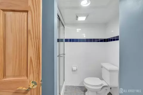 Bath - 27 Brookside Rd, Edison, NJ 08817 photo 1 of 2