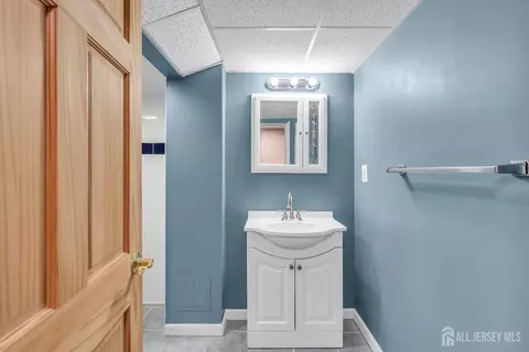 Bath - 27 Brookside Rd, Edison, NJ 08817 photo 2 of 2