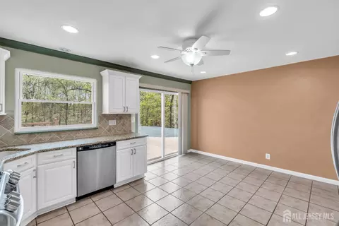 Kitchen - 27 Brookside Rd, Edison, NJ 08817 photo 3 of 4
