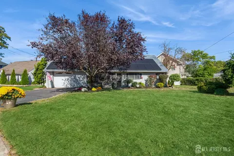23 Colfax Rd, Edison, NJ 08817