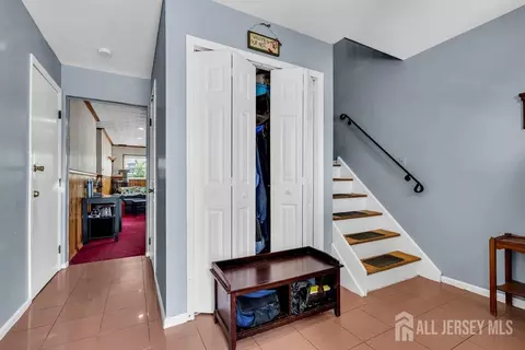557 Howard Ave, Middlesex, NJ 08846 photo 3