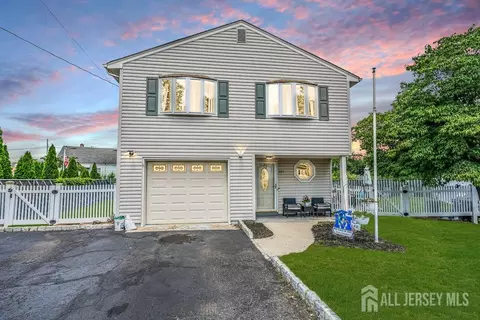 557 Howard Ave, Middlesex, NJ 08846 photo 1