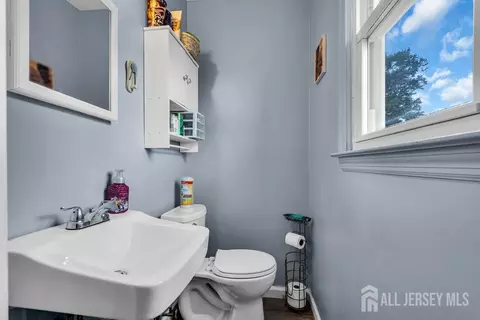 557 Howard Ave, Middlesex, NJ 08846 photo 9