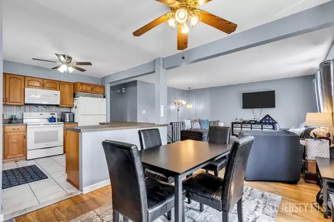 557 Howard Ave, Middlesex, NJ 08846 photo 5