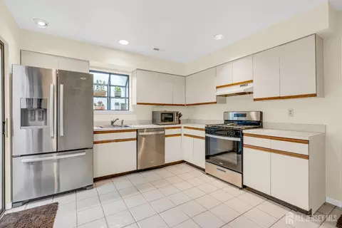 47 Park Gate Dr, Edison, NJ 08820 photo 14