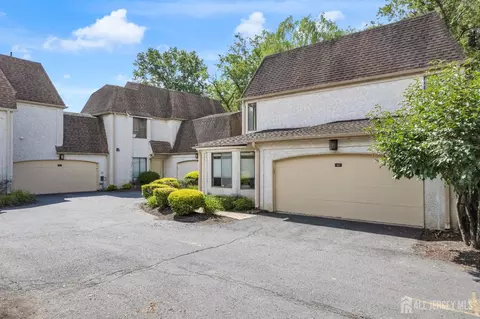 47 Park Gate Dr, Edison, NJ 08820 photo 2