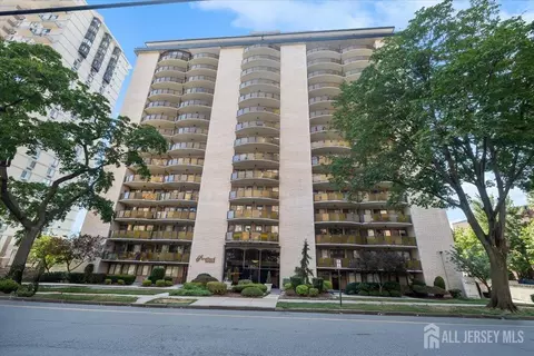 150 Overlook Ave #15 E, Hackensack, NJ 07601 photo 1
