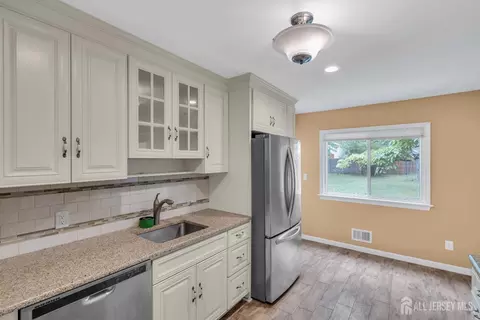 22 Colonial Dr, Matawan, NJ 07747 photo 7