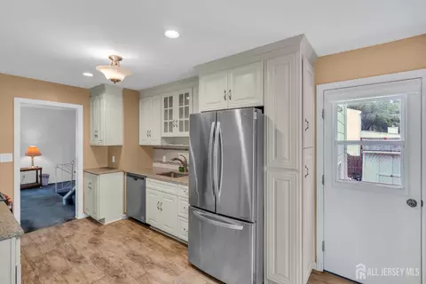 22 Colonial Dr, Matawan, NJ 07747 photo 9