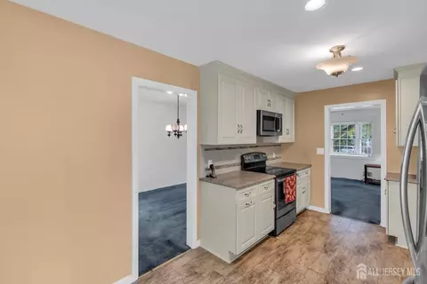 22 Colonial Dr, Matawan, NJ 07747 photo 8