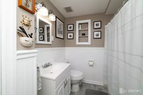 Bath - 23 Viola Ave, Leonardo, NJ 07737 photo 1 of 2