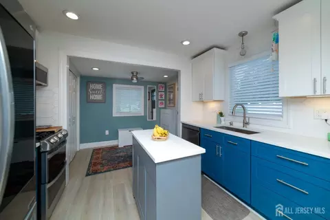 Entry Way - 23 Viola Ave, Leonardo, NJ 07737 photo 2 of 3