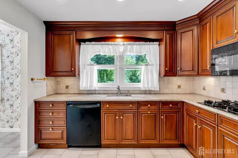 30 Daniel Dr, Matawan, NJ 07747 photo 17