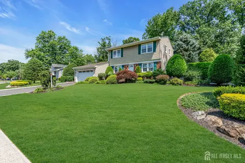 30 Daniel Dr, Matawan, NJ 07747 photo 4