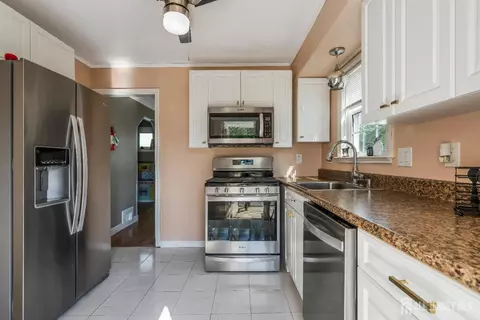 Kitchen - 324 Greene Ave, Middlesex, NJ 08846 photo 1 of 1