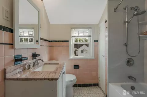 Bath - 324 Greene Ave, Middlesex, NJ 08846 photo 1 of 1