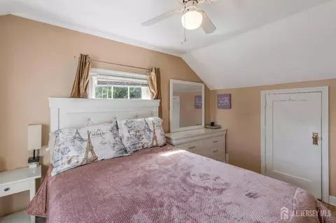 Bedroom - 324 Greene Ave, Middlesex, NJ 08846 photo 1 of 2