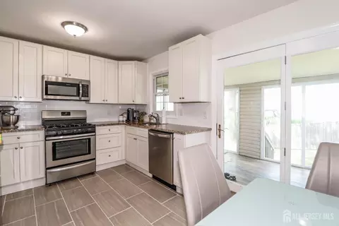 65 Boulevard E, Keyport, NJ 07735 photo 12