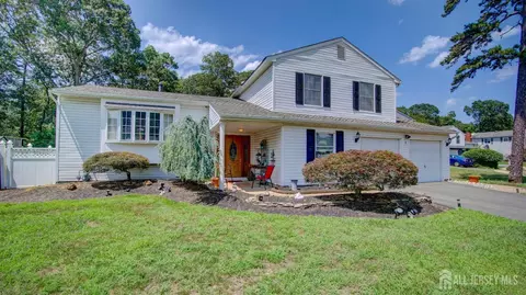 3 Feathertree Ct, Howell, NJ 07731 photo 1