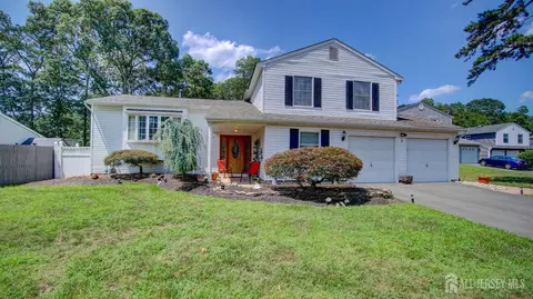 3 Feathertree Ct, Howell, NJ 07731 photo 2