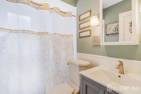 229 Harris Ave, Middlesex, NJ 08846 photo 14