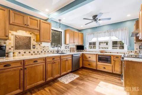 229 Harris Ave, Middlesex, NJ 08846 photo 10