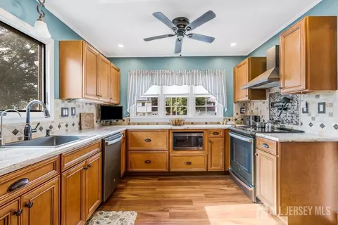 229 Harris Ave, Middlesex, NJ 08846 photo 9