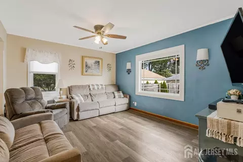229 Harris Ave, Middlesex, NJ 08846 photo 7