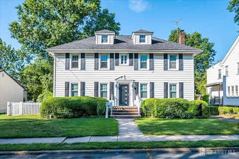 9 Lenox St, Edison, NJ 08817