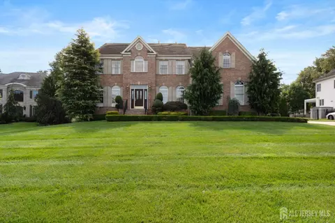46 Springwood Dr, Monroe, NJ 08831