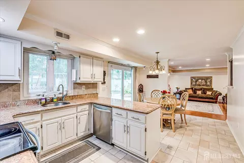 2 Pine Ridge Dr, Edison, NJ 08820 photo 14