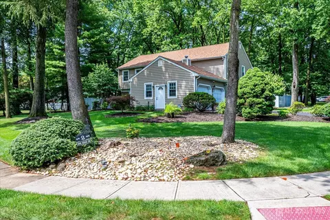 2 Pine Ridge Dr, Edison, NJ 08820 photo 6