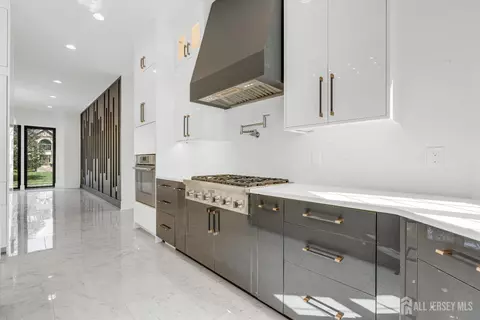 Entry Way - 28 Harding Ave, Edison, NJ 08820 photo 6 of 11