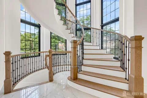 Entry Way - 28 Harding Ave, Edison, NJ 08820 photo 3 of 11