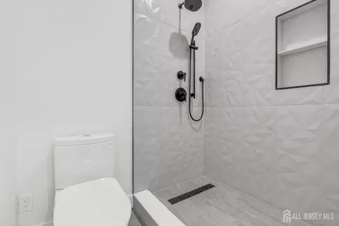 Bath - 28 Harding Ave, Edison, NJ 08820 photo 6 of 10