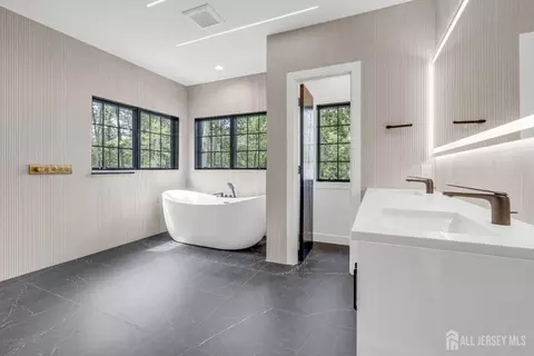 Bath - 28 Harding Ave, Edison, NJ 08820 photo 1 of 10