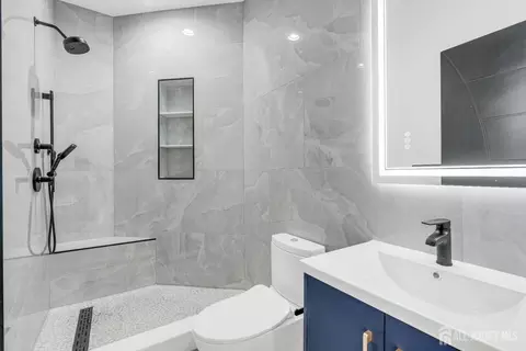 Bath - 28 Harding Ave, Edison, NJ 08820 photo 5 of 10