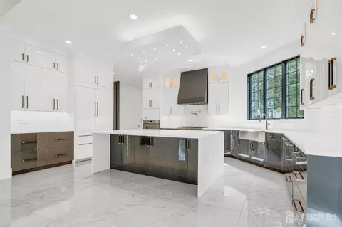 Kitchen - 28 Harding Ave, Edison, NJ 08820 photo 3 of 4
