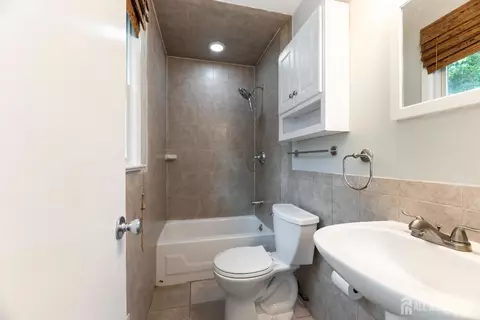5 Estok Rd, Edison, NJ 08817 photo 18
