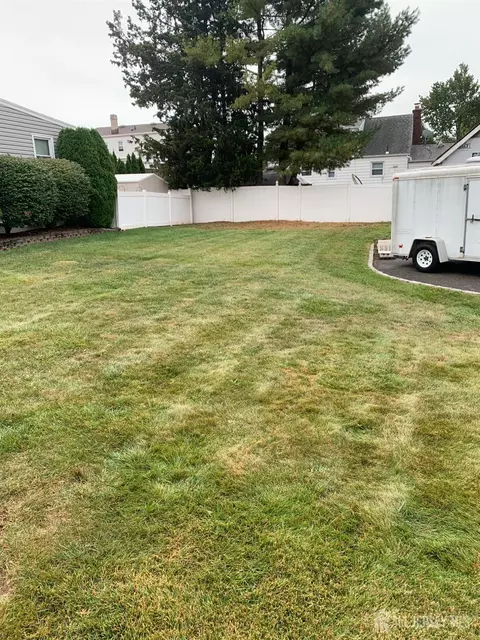 36 Vernon St, Sewaren, NJ 07077