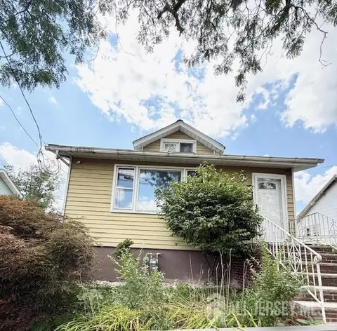424 8th Ave, Highland Park, NJ 08904