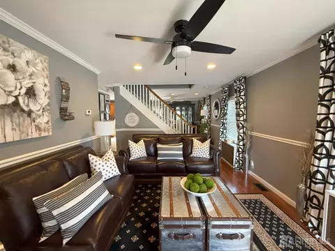 Living - 301 Harris Ave, Middlesex, NJ 08846 photo 2 of 3